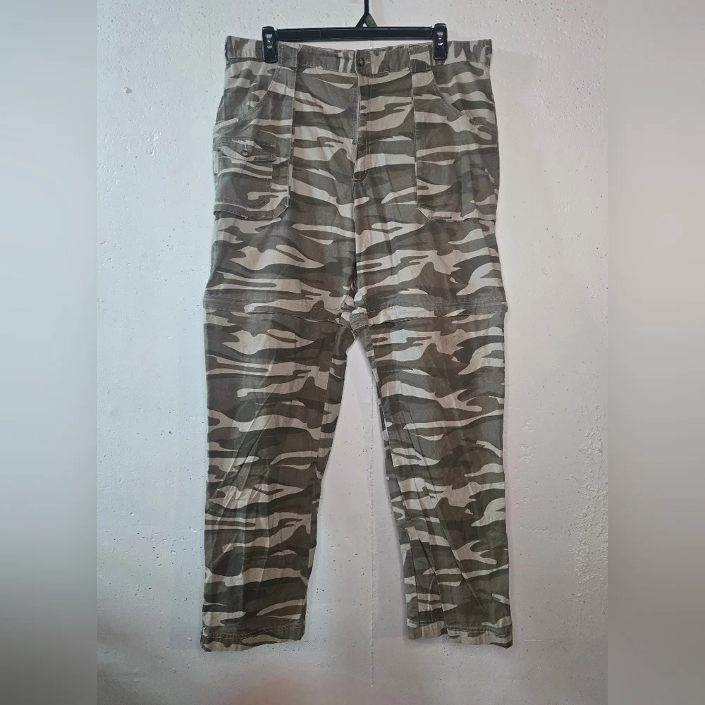 Cabela's Camo Cargo Convertible zip off pants